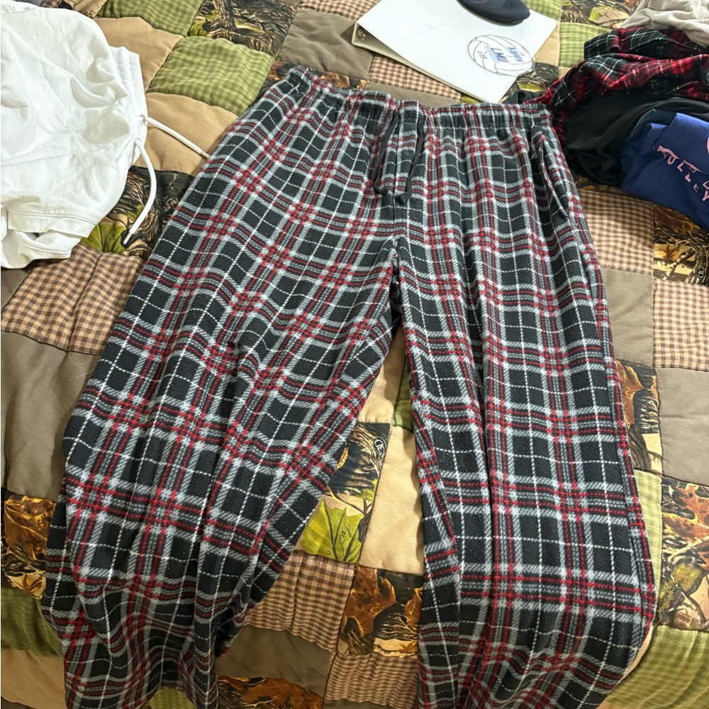 Fruit of the Loom Men's Plaid Joggers - Black, Red, White